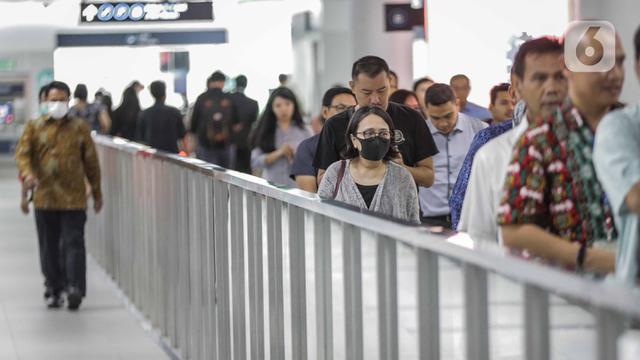 Penumpang MRT Jakarta