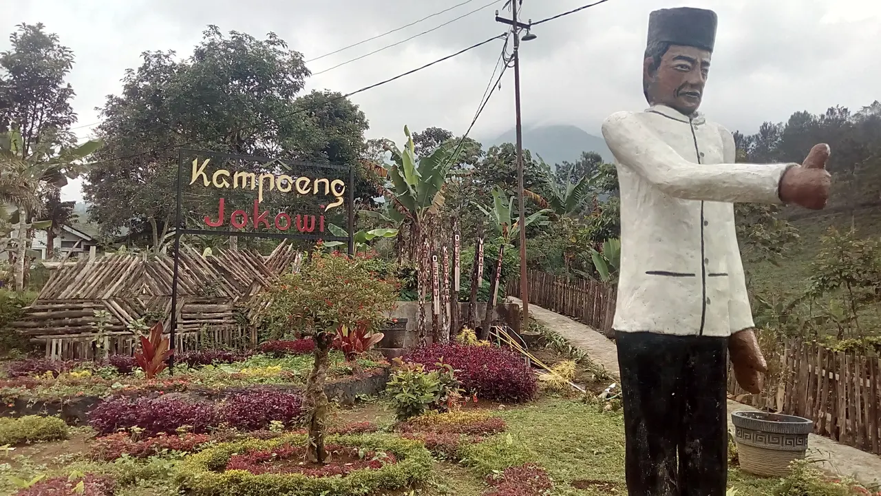 Sambut Pagi Sambil Menggigil dari Kampung Jokowi di Garut