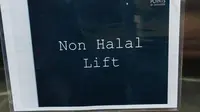 Tanda lift non-halal terlihat di hotel Sheraton Four Points di Malaysia. (dok. Instagram @sitizkasim/https://www.instagram.com/p/CjPA9kbqPcN/)