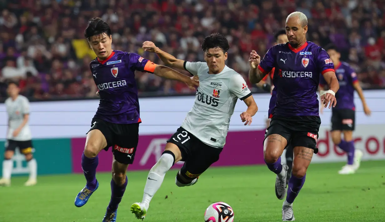 Semakin menariknya J1 League musim ini terbukti dengan jumlah penonton yang hadir di stadion. Total ada 7.734.871 penonton menyaksikan langsung laga J1 League, dengan rata-rata lebih dari 20 ribu penonton hadir per laga. Jumlah ini mengingkat signifikan dibanding dua musim sebelumnya. (Dok. J1 League)
