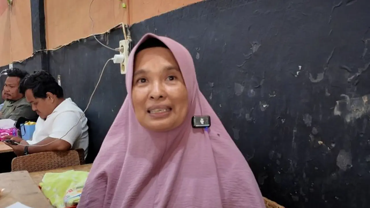 Warga Aceh Tamiang Mulai Bersihkan Lapak Usaha Diterjang Banjir Bandang