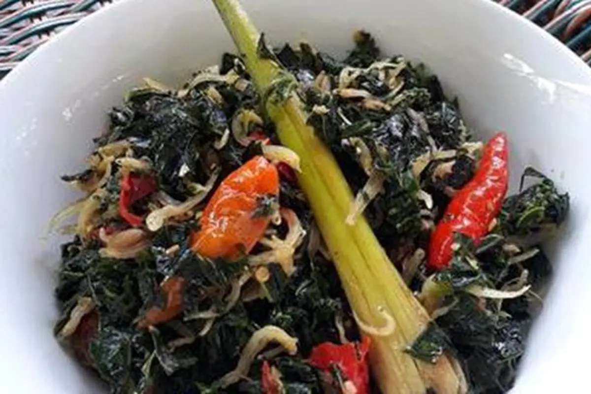 Tumis daun singkong./Copyright cookpad.com/Merie Prayatna Mazrial