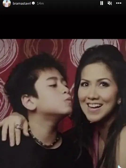 Verrell juga menuliskan kata-kata manis untuk orang yang paling ia cintai tersebut. [Instagram @bramastavrl]