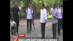 Warga mengaku senang dengan pembagian sembako gratis ini karena bisa meringankan beban mereka di tengah naiknya berbagai barang kebutuhan di hari lebaran ini.