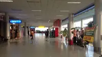 Suasana di lobi terminal baru Bandara Depati Amir Pangkalpinang, Bangka, saat awal pengoperasian Rabu (11/1/2017).