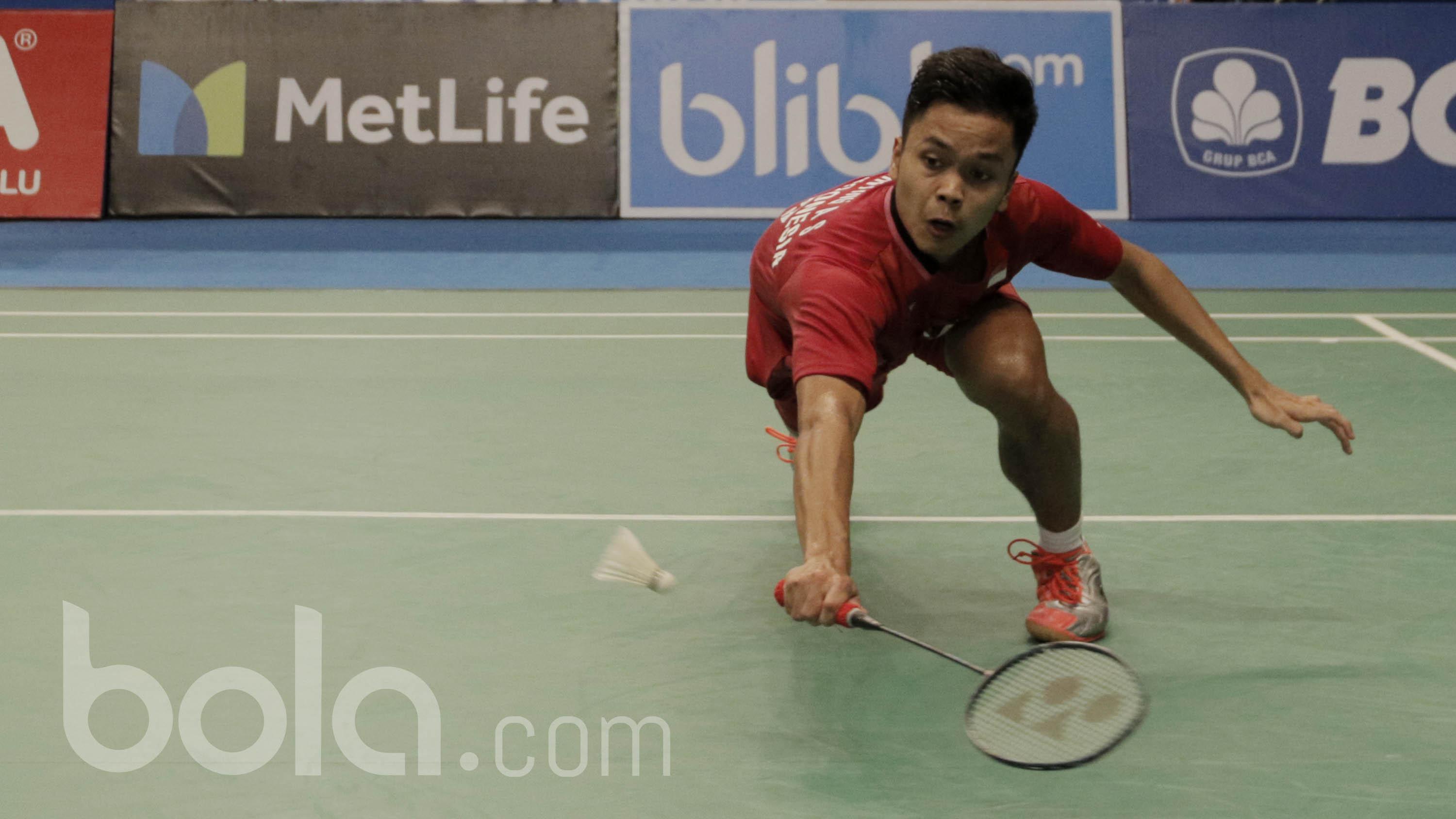 Pebulutangkis tunggal putra Indonesia, Anthony Ginting, berhadapan dengan pebulutangkis India, dengan Prannoy H.S. di Indonesia Open 2017 di JCC, Selasa (14/6/2017). (Bola.com/M Iqbal Ichsan)