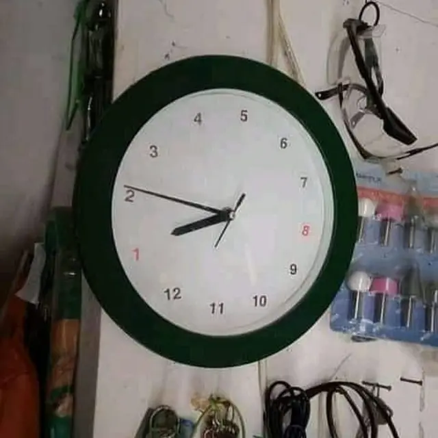 6 Angka Jam Dinding Nyeleneh Ini Bikin Bingung, Waktunya Tidak Tepat