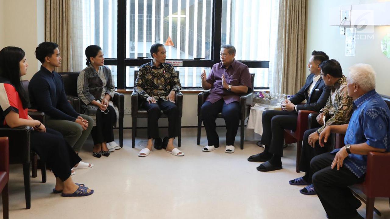 Jokowi dan Iriana Jenguk Ani Yudhoyono di Singapura
