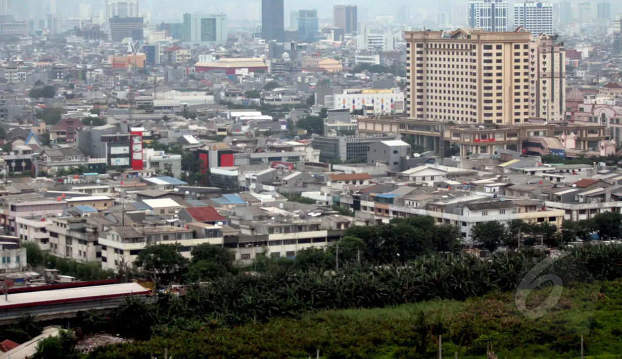 Suasana gedung-gedung bertingkat di kawasan Mangga Dua, Jakarta, Selasa (13/1/2015). (Liputan6.com/Faizal Fanani)