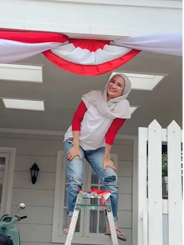 6 Potret Natalie Sarah Dekor Rumah Sendiri Bertema Jelang 17 Agustus, Penuh Semangat