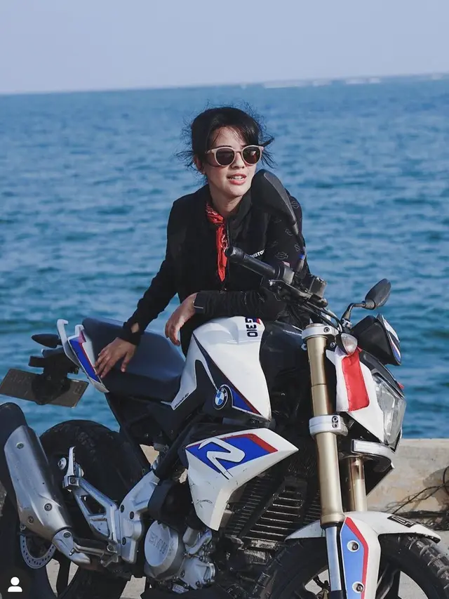 Potret Sabrina, Kakak Susan Sameh yang Berprofesi Sebagai Pembalap. (Sumber: Instagram/sabrinasameh)