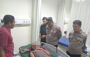 Pelaku mendapatkan perawatan medis di RSUD karena babak belur usai diamuk massa. (Liputan6.com/Arief Pramono)