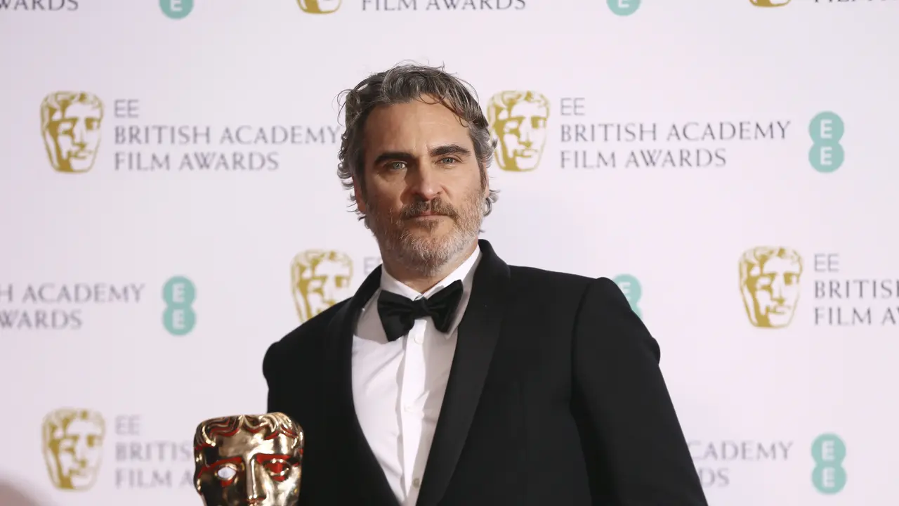 Joaquin Phoenix meraih Piala BAFTA pertama lewat film Joker.