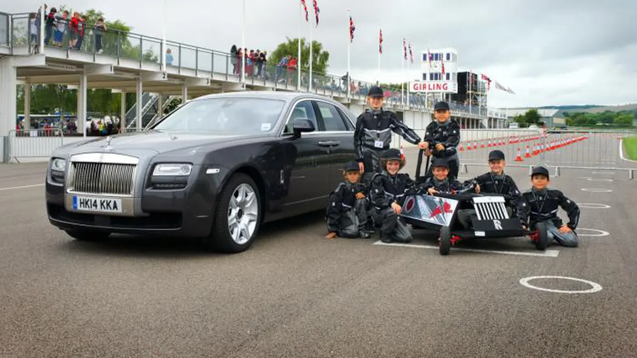 Besut Mobil Listrik, Rolls Royce Rekrut 10 Anak SD