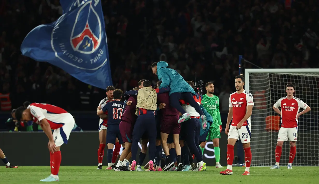 Hingga akhir pertandingan, PSG unggul dengan skor 2-1. (FRANCK FIFE/AFP)