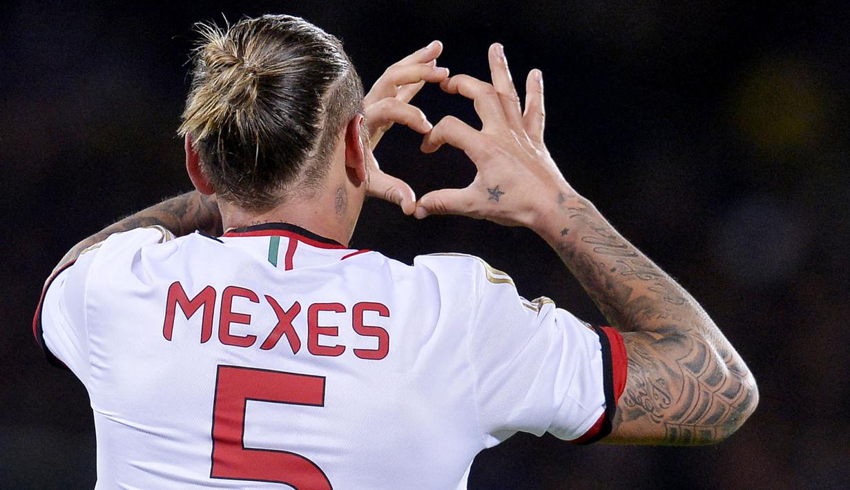 Philippe Mexes memutuskan untuk pensiun di AC Milan pada akhir musim 2015/2016. Mexes mengakhiri kariernya dalam dunia sepak bola saat menginjak usia 36 tahun. (AFP/Alberto Lingria)