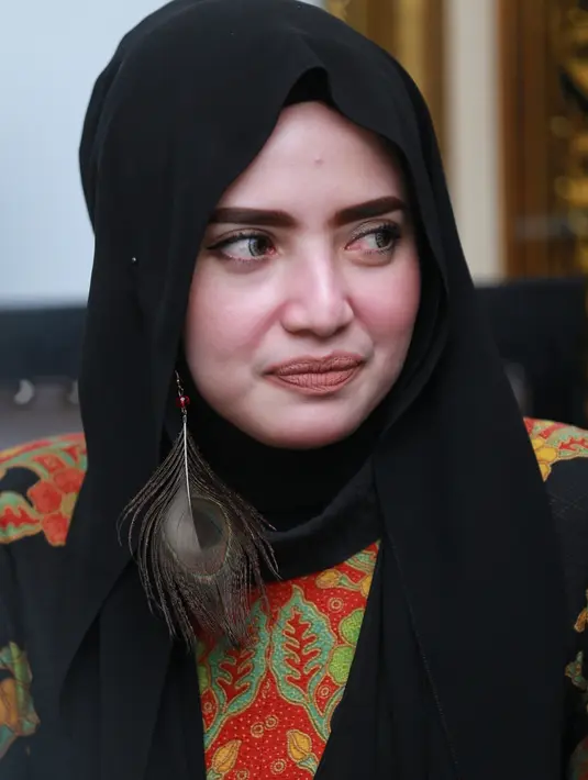 Sebagai perempuan, ia juga tak menutup kemungkinan jika nanti Opick adalah jodohnya. Ia melihat Opick merupakan suami idaman bagi setiap wanita. (Adrian Putra/Bintang.com)