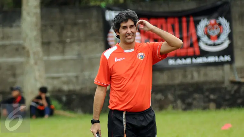 Pelatih Persija Jakarta Stefano Cugurra