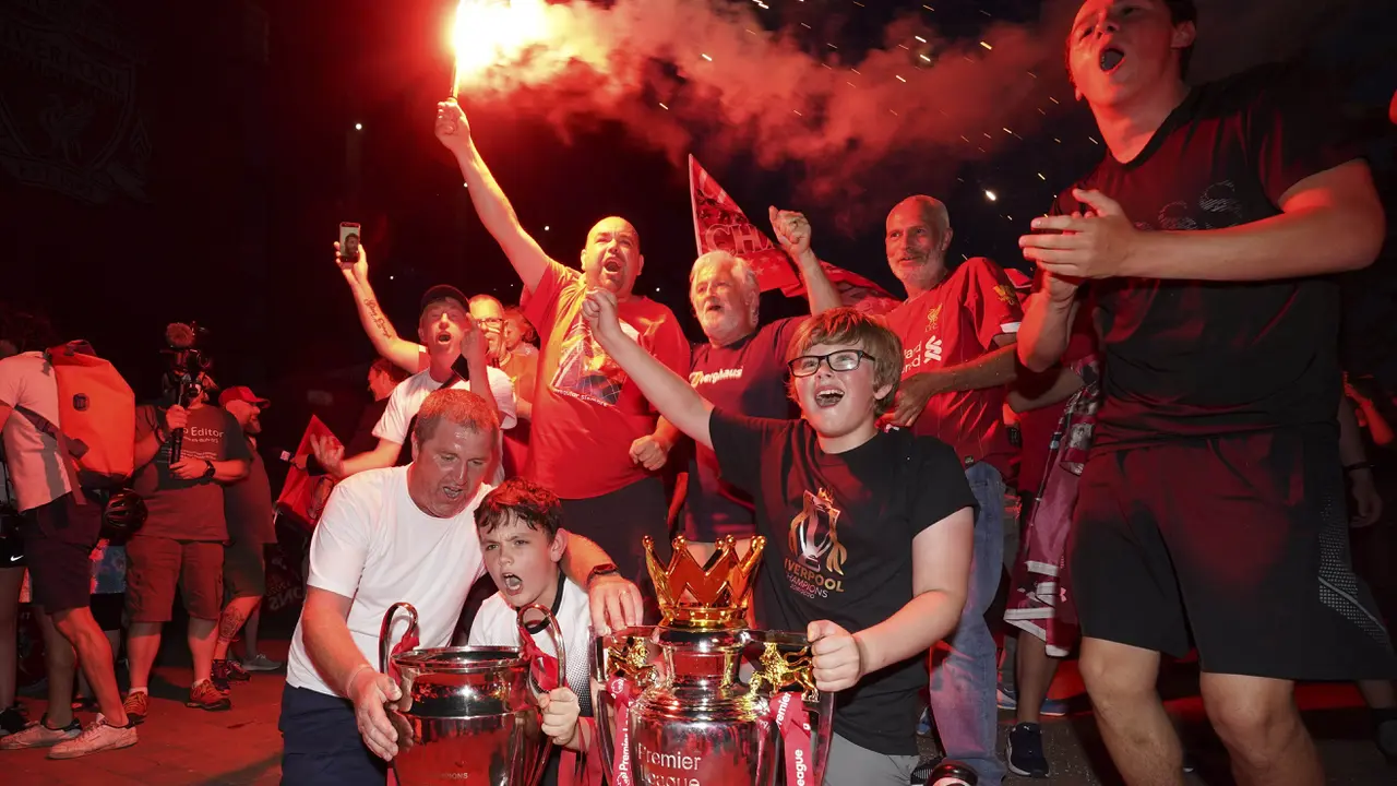 Fans Liverpool Berpesta