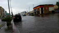 Hujan lebat mengguyur Kota Jeddah, Arab Saudi, sehingga menimbulkan banjir di beberapa kawasan pada Selasa (17/11/2015) pagi waktu setempat. (wwww.arabnews.com)