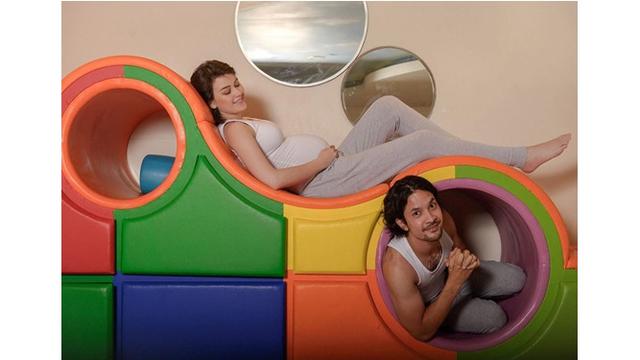 5 Potret Maternity Shoot Kimberly Ryder, Tampil Sederhana Dengan Suami