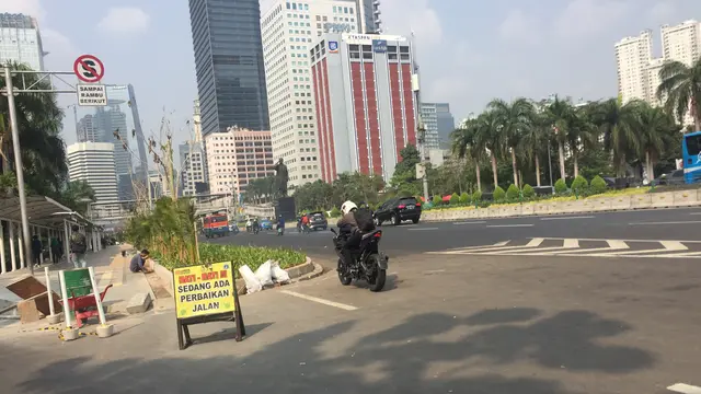 Trotoar baru di Jalan Jenderal Sudirman, Jakarta. (Liputan6.com/Radityo Priyasmoro)