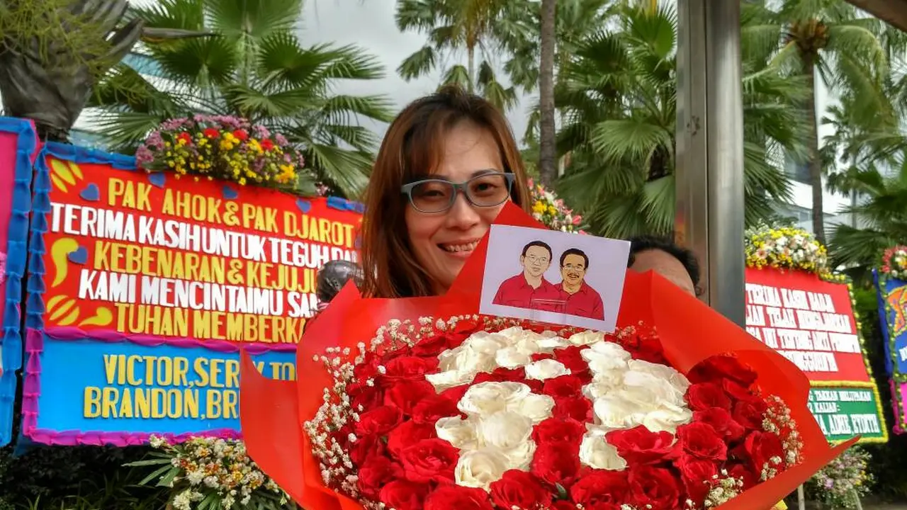 Bunga untuk Ahok. Foto: Benedikta Desideria/Liputan6.com