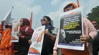 Mereka mendesak pemerintah melindungi industri dalam negeri khususnya industri tekstil, jasa kurir dan logistik, serta baja. (merdeka.com/Imam Buhori)