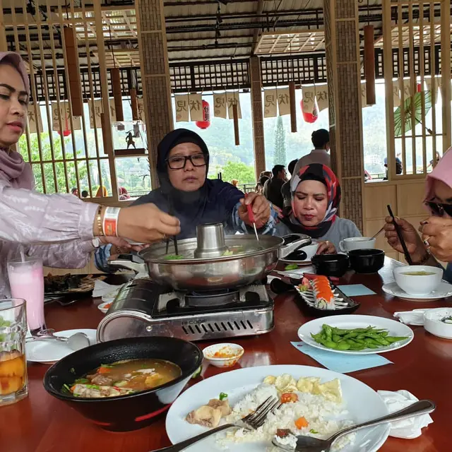 Rekomendasi Tempat Makan Enak di Malang Suasana Alam Terbaru 2025, Fushimi Restaurant, The Onsen Resort Batu.
