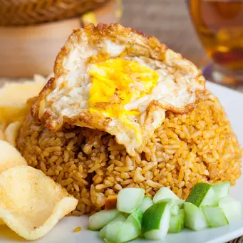 Resep Nasi Goreng Teri Medan Gurrih Pedas./Copyright depositphotos.com/risnandar2