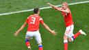 Gelandang Rusia, Yuri Gazinskiy, merayakan gol ke gawang Arab Saudi pada laga Grup A Piala Dunia di Stadion Luzhniki, Moskow, Kamis (15/6/2018). Dirinya merupakan pencetak gol perdana pada Piala Dunia 2018. (AFP/Mladen Antonov)