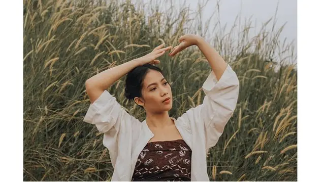 Melalui akun Instagramnya, Dhea punya hobi travelling lho.