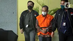 Tersangka suap pengesahan RAPBD Provinsi Jambi Tahun Anggaran 2017-2018, Mauli saat digiring menuju mobil tahanan di Gedung Merah Putih Komisi Pemberantasan Korupsi (KPK), Jakarta, Selasa (16/5/2023). Liputan6.com/Helmi Fithriansyah)
