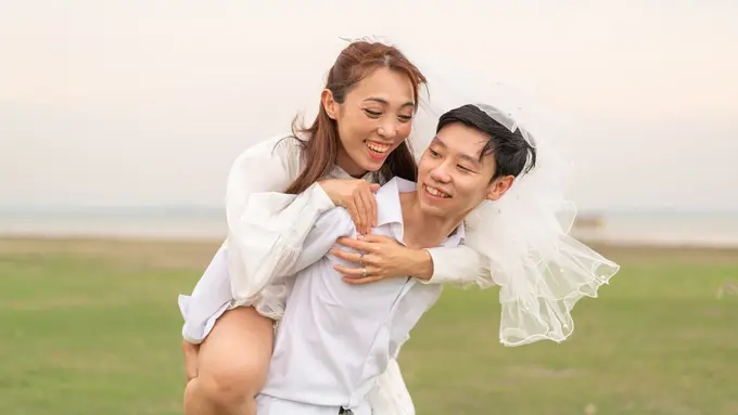 pasangan bahagia romantis