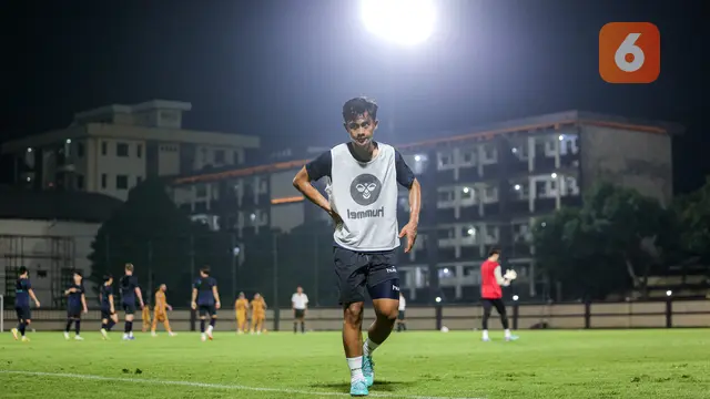 Foto: Pratama Arhan Urung Main saat Suwon FC Jajal Bhayangkara FC di Laga Uji Coba