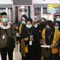 Jemaah umrah asal Indonesia saat berada di bandara Soekarno Hatta, Tangerang, Minggu (1/11/2020). Pemerintah Arab Saudi kembali menerima kedatangan jemaah umrah dari luar negaranya, termasuk Indonesia per 1 November. (Liputan6.com/Angga Yuniar)