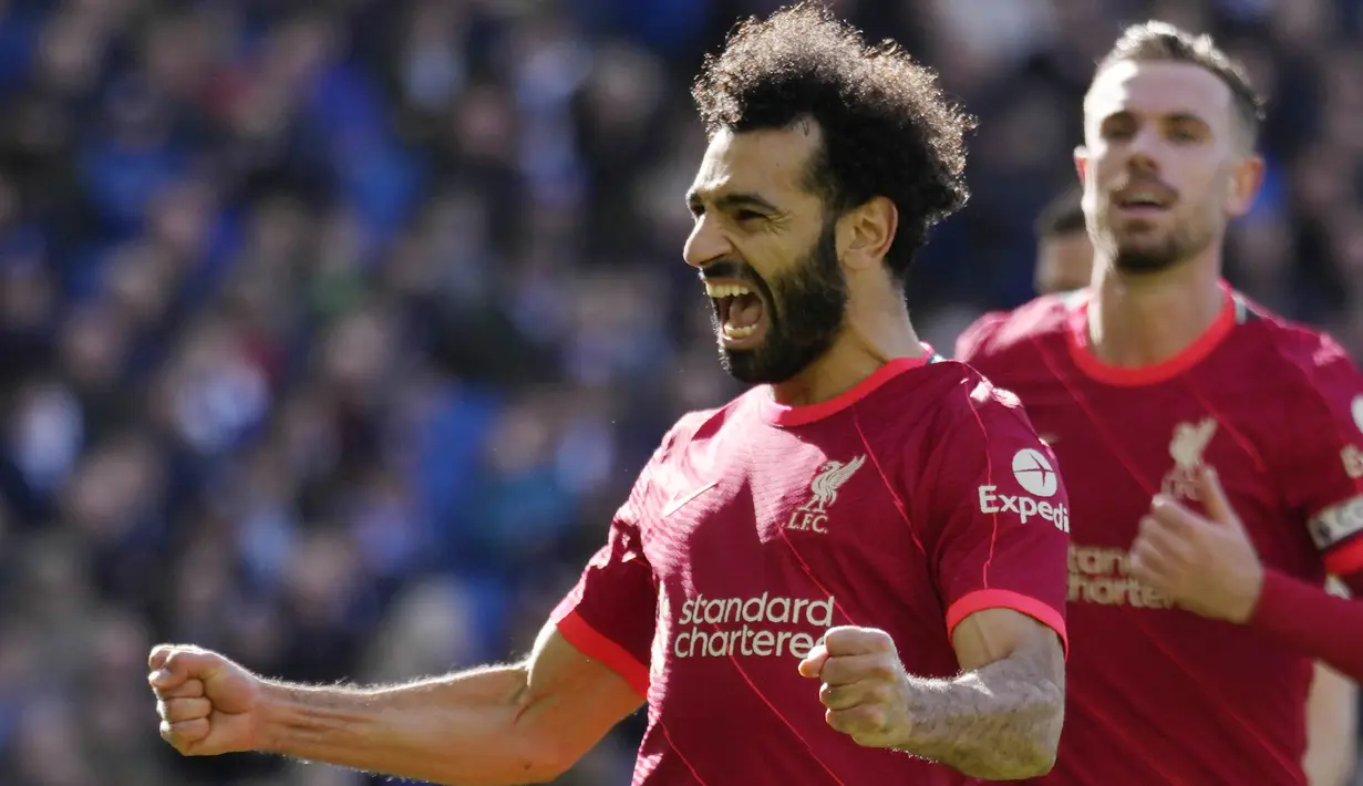 Gol penalti yang dicetak Salah ke gawang Brighton juga membawa Liverpool mencapai sebuah catatan istimewa. Gol itu tercatat sebagai gol ke-2000 The Reds di Premier League. (AP/Kirsty Wigglesworth)