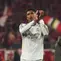 Gelandang Real Madrid, Jude Bellingham menyapa para penggemar setelah pertandingan leg kedua perempat final Liga Champions 2025/2026 antara FC Bayern Munich dan Real Madrid di Munich, Jerman bagian selatan, pada 15 April 2026. (Karl-Josef Hildenbrand / AFP)