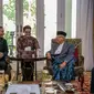 Menteri Luar Negeri Singapura Vivian Balakrishnan bertemu dengan Wakil Presiden terpilih Ma'ruf Amin. (Kedubes Singapura)