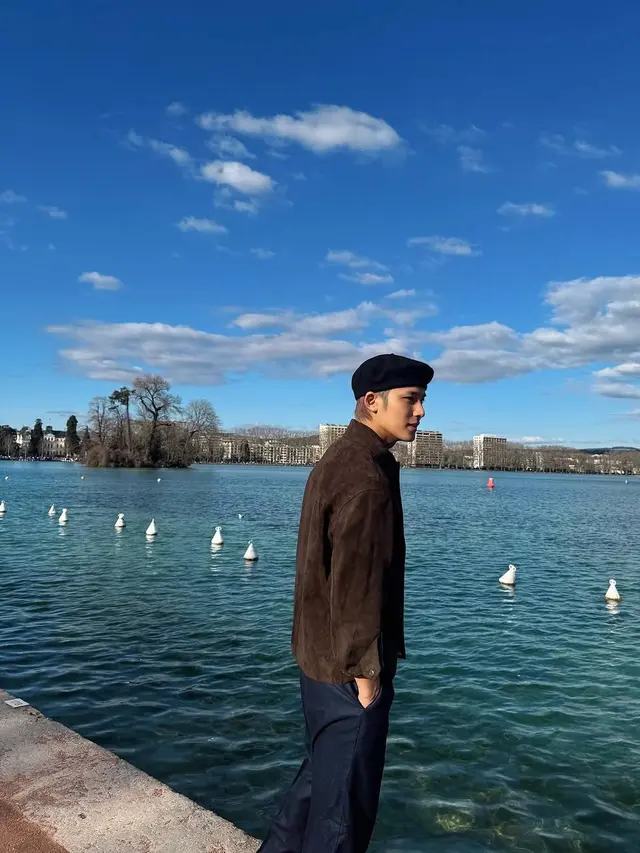 Gaya Boyfriend Material Mingyu di Pinggir Danau, Bakal Hadiri Dior Women's Autumn-Winter 2025 Show Paris Fashion Week