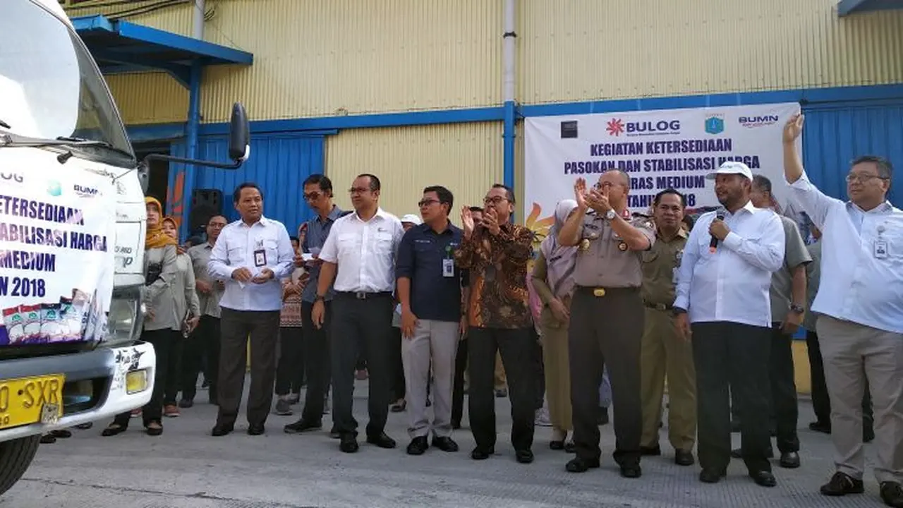 Peluncuran Kegiatan Ketersediaan Pasokan dan Stabilisasi Harga (KPSH) Beras Medium oleh Direktur Utama Bulog Budi Waseso, Selasa (4/9/2018). (Wilfridus Setu Embu/Merdeka.com)