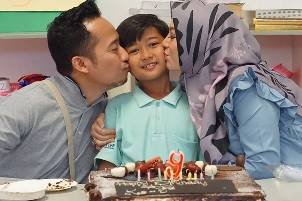 [Bintang] Denny Cagur dan Istri
