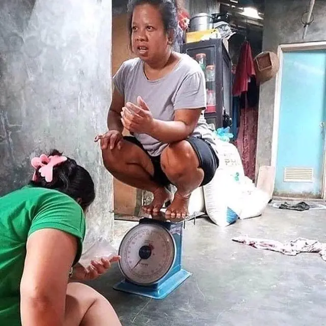 7 Kelakuan Emak-Emak saat Enggak Ada Kerjaan Rumah Tangga Ini Kocak Banget