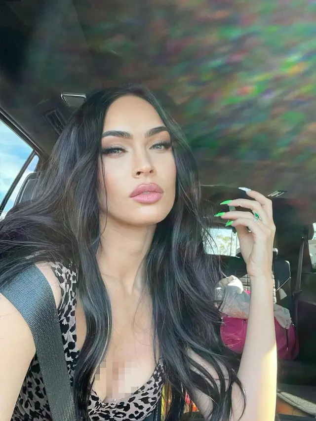 Potret Seksinya Megan Fox