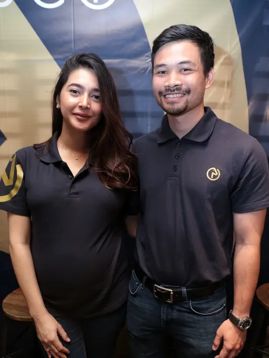 Nabila Syakieb resmi menikah dengan pria pujaan hatinya, Reshwarya Argya Ardinal pada 20 Desember 2015. Nabila 8 tahun lebih tua dari Reshwarya. (Adrian Putra/Bintang.com)