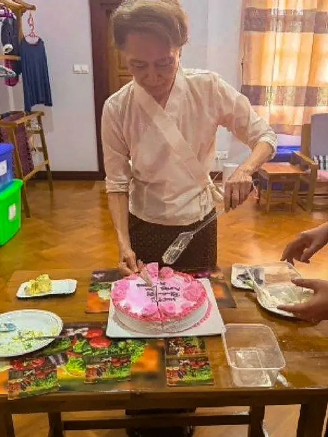 Foto Terbaru Aung San Suu Kyi Akhiri Misteri Keberadaannya