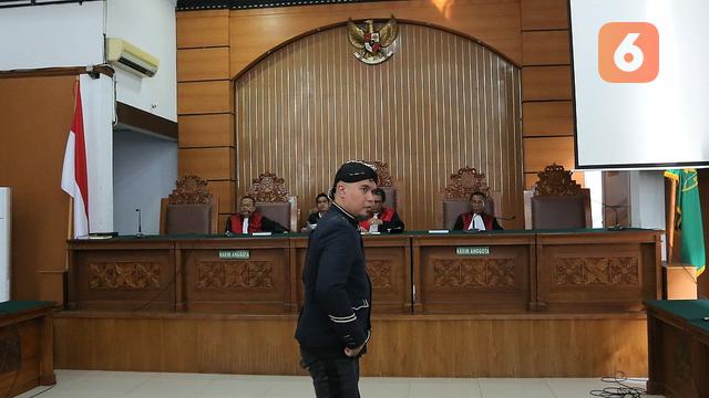 [Bintang] Ahmad Dhani di PN Jaksel