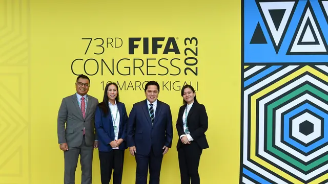 Ketua PSSI, Erick Thohir bersama Wakil Ketua PSSI, Ratu Tisha Destria, dan anggota Exco PSSI, Vivin Cahyani di Kongres FIFA.