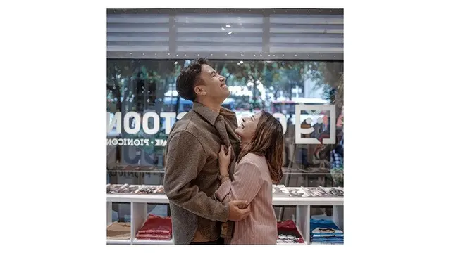 Duet di Lagu Baru, Ini 7 Potret Kebersamaan Prilly Latuconsina dan Vidi Aldiano
