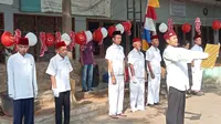 ODGJ di Yayasan Galuh, Rawalumbu, Kota Bekasi, Jawa Barat melaksanakan upacara bendera dalam rangka HUT ke-78 Kemerdekaan RI, Kamis 17 Agustus 2023. (Liputan6.com/Bam Sinulingga)